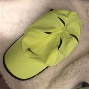 Nike neon yellow featherlight hat